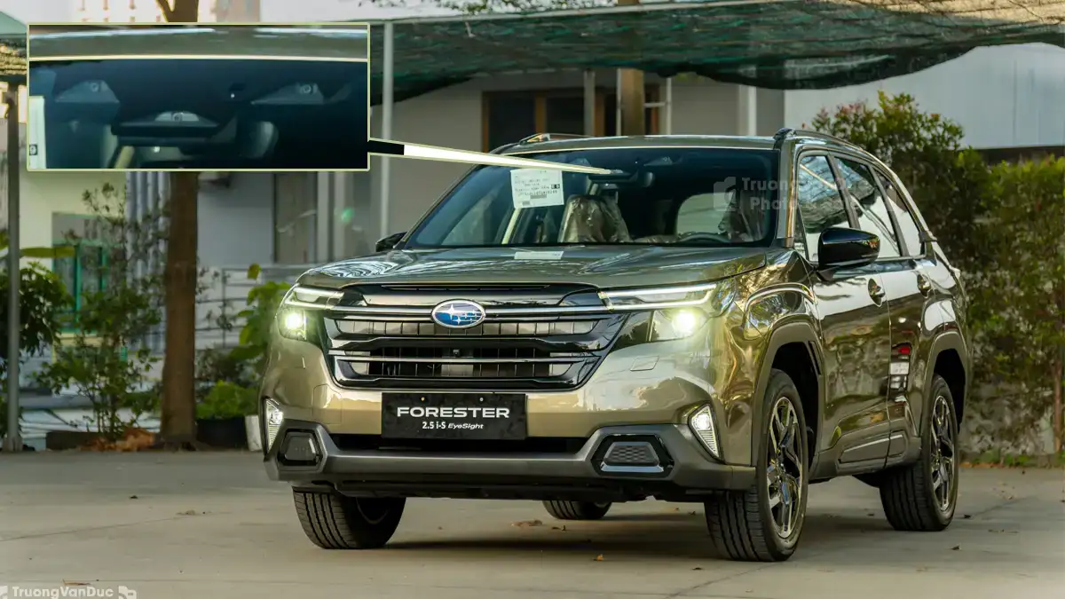 Cụm camera kép EyeSight 4.0 trang bị thêm camera đơn góc rộng trên kính lái xe Subaru Forester