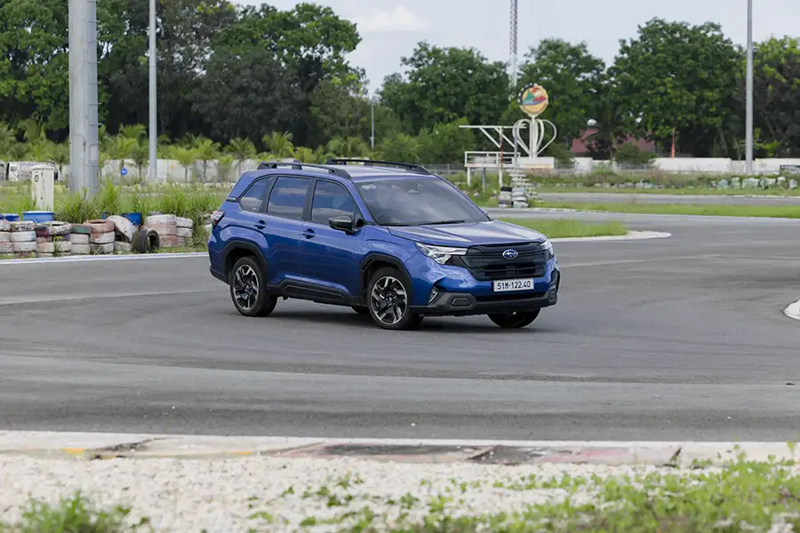 Trải nghiệm khả năng vận hành và bám đường của Subaru Forester nhập Nhật 2026 thế hệ mới