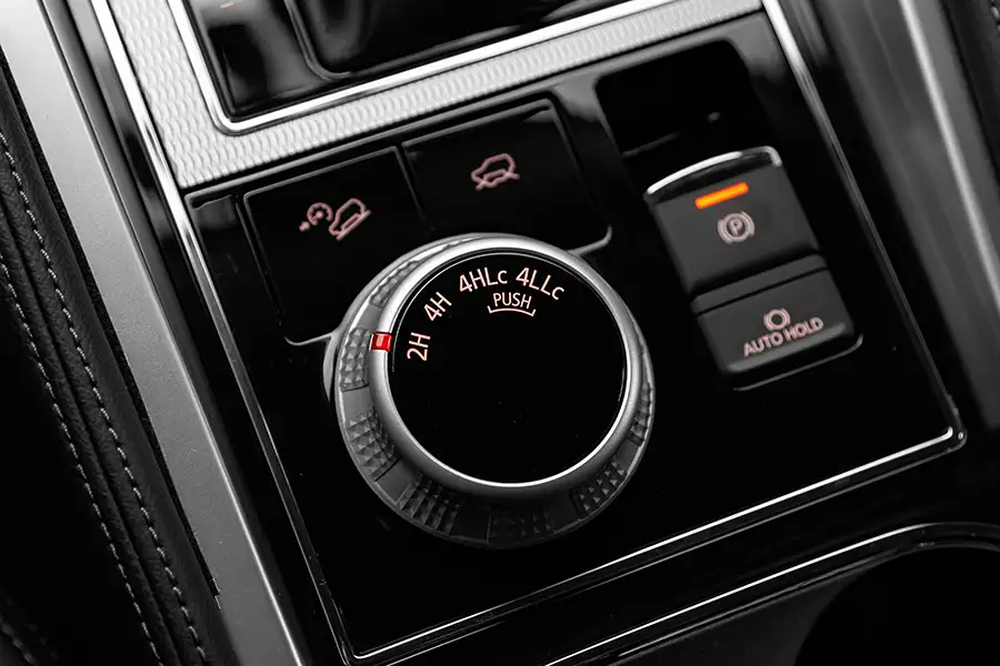 Núm xoay chuyển cầu Super Select 4WD-II trên xe Mitsubishi Pajero Sport với các chế độ 2H 4H 4HLc 4LLc