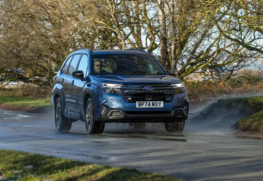 S-AWD Subaru hỗ trợ độ bám đường khi xe vận hành trên mặt đường ướt