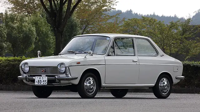 Subaru 1000 sedan 4 cửa ra mắt năm 1966