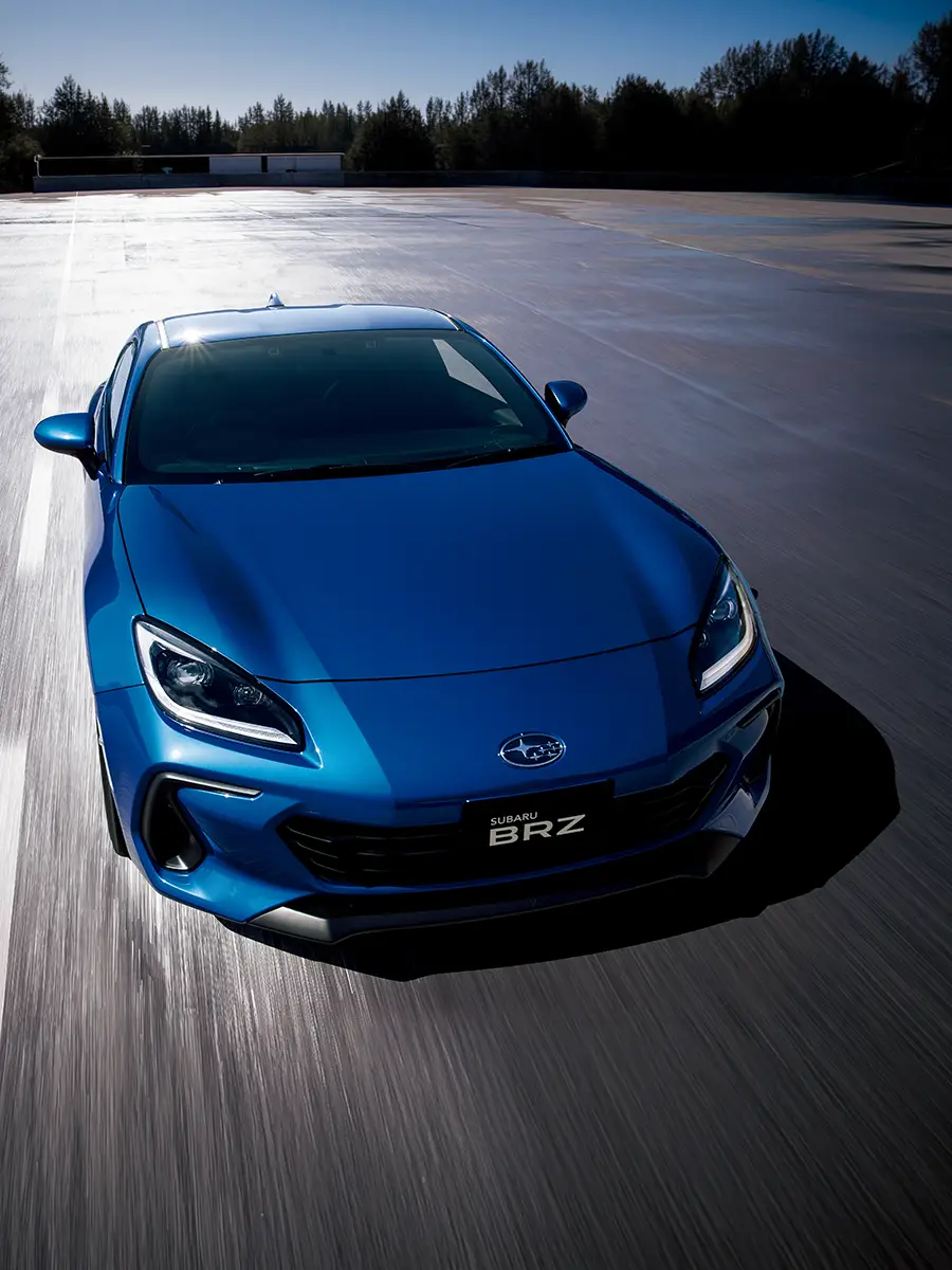 Subaru BRZ coupe thể thao nhìn từ thân xe
