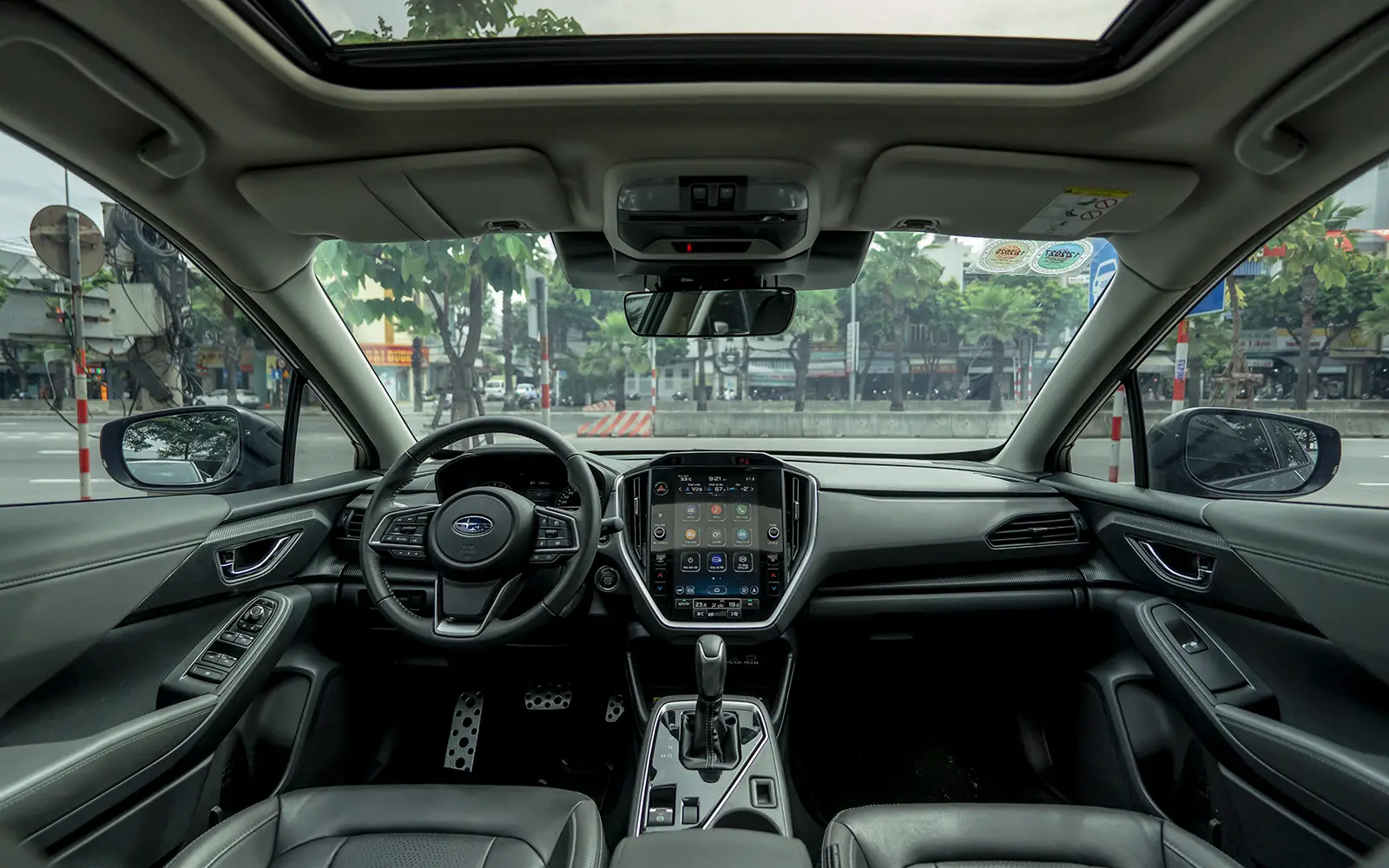 Nội thất Subaru Crosstrek với màn hình 11.6 inch Apple CarPlay
Android Auto không dây và ghế chỉnh điện