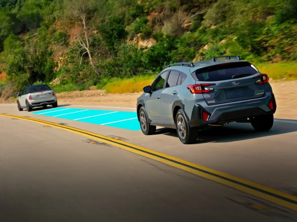 Subaru EyeSight hỗ trợ người lái trên Crosstrek e-Boxer