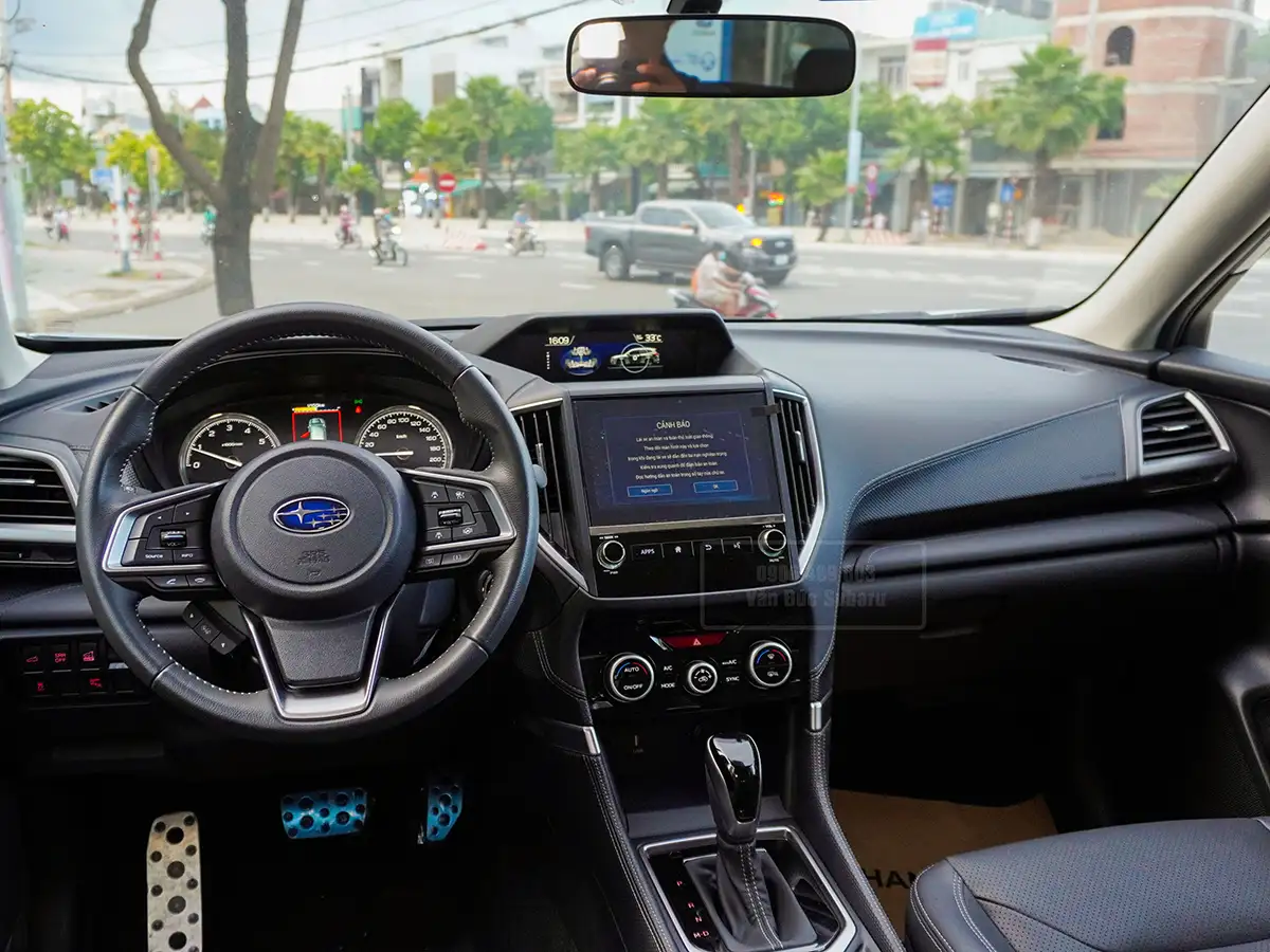 Khoang nội thất Subaru Forester 2.0L nhập Thái