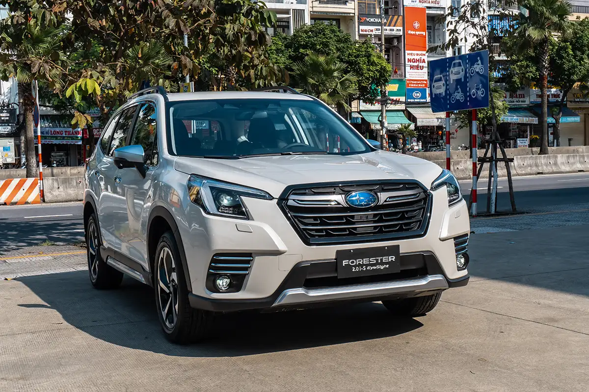 Subaru Forester 2.0i-S EyeSight màu Trắng Ngọc Trai
