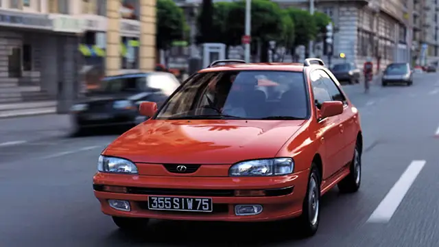 Subaru Impreza ra mắt năm 1992