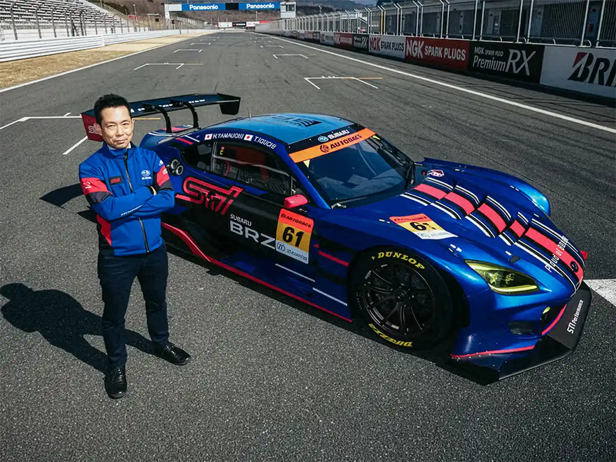 Kỹ sư STI làm việc trong chương trình motorsport Subaru