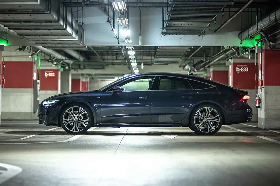 Kiểu dáng thân xe Liftback Sportback 5 cửa đường mui vuốt dốc Audi A7 Sportback