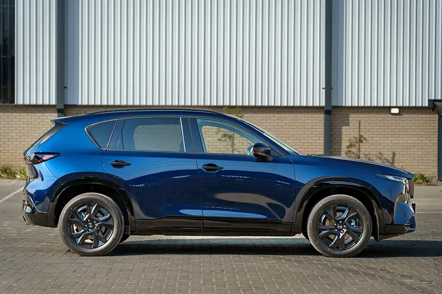 Kiểu dáng thân xe CUV Crossover đô thị liền khối Mazda CX-5 màu xanh dương