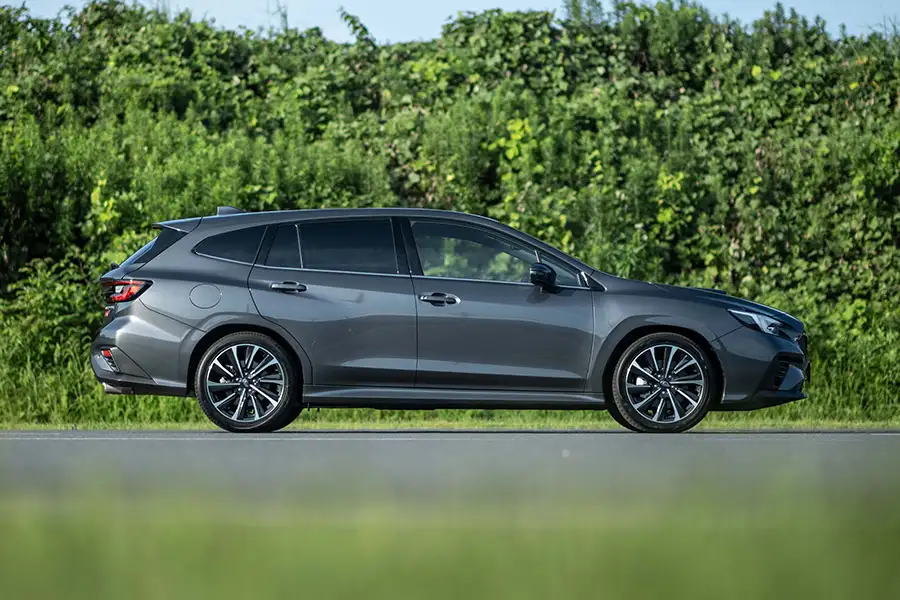 Kiểu dáng thân xe thể thao Sports Tourer Station Wagon Subaru Levorg màu xám
