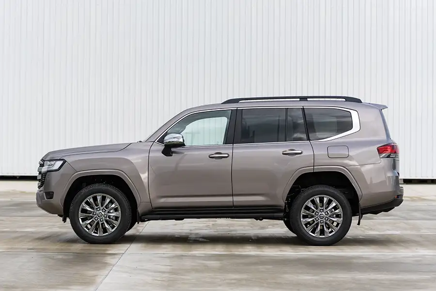 Thân xe SUV gầm cao khung gầm rời Body-on-Frame Toyota Land Cruiser LC300