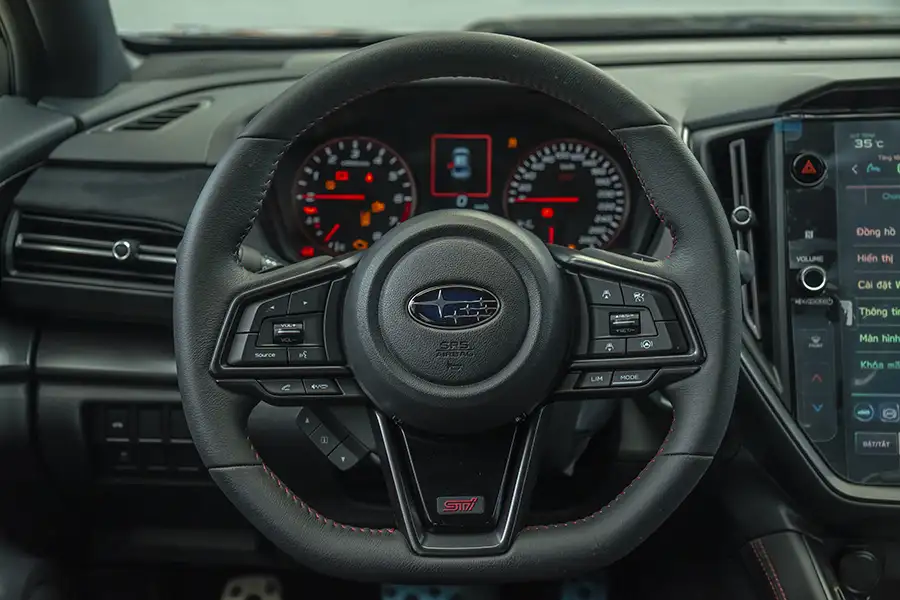 Vô lăng bọc da thêu chỉ đỏ tích hợp logo STI màu đỏ nổi bật của xe Subaru WRX tS thể thao.